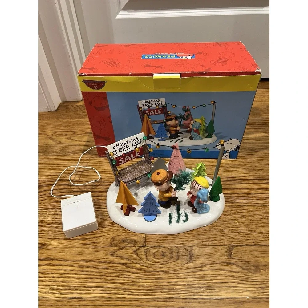 Department 56 Peanuts Tree Lot Christmas Charlie Brown Linus 2004 59104 Light Up